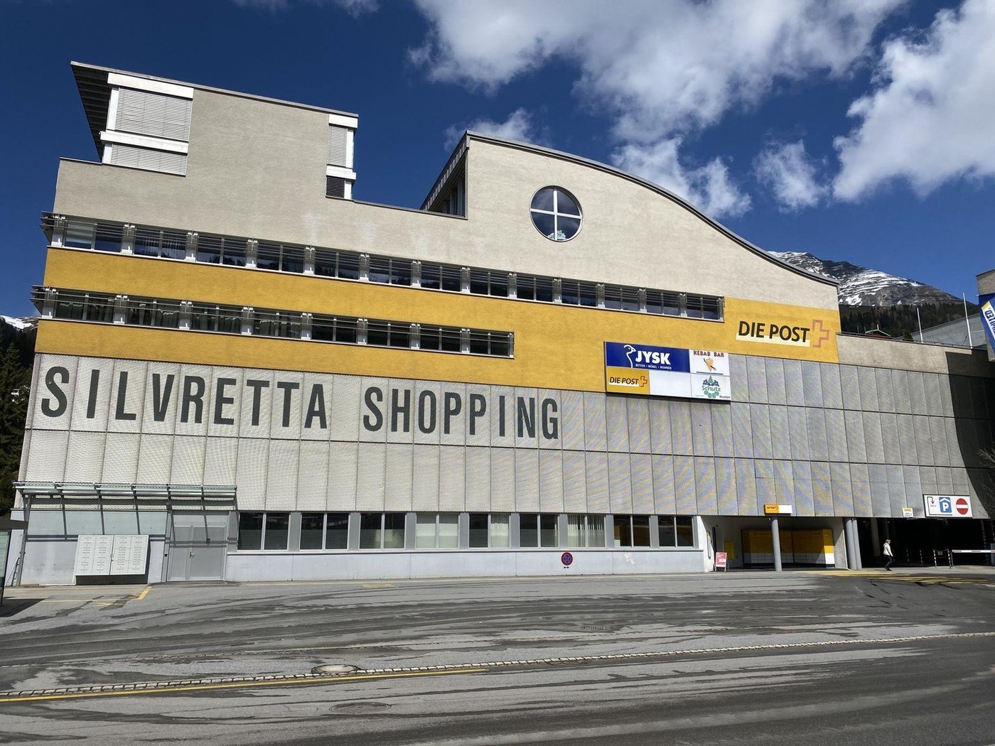 470m² commercial