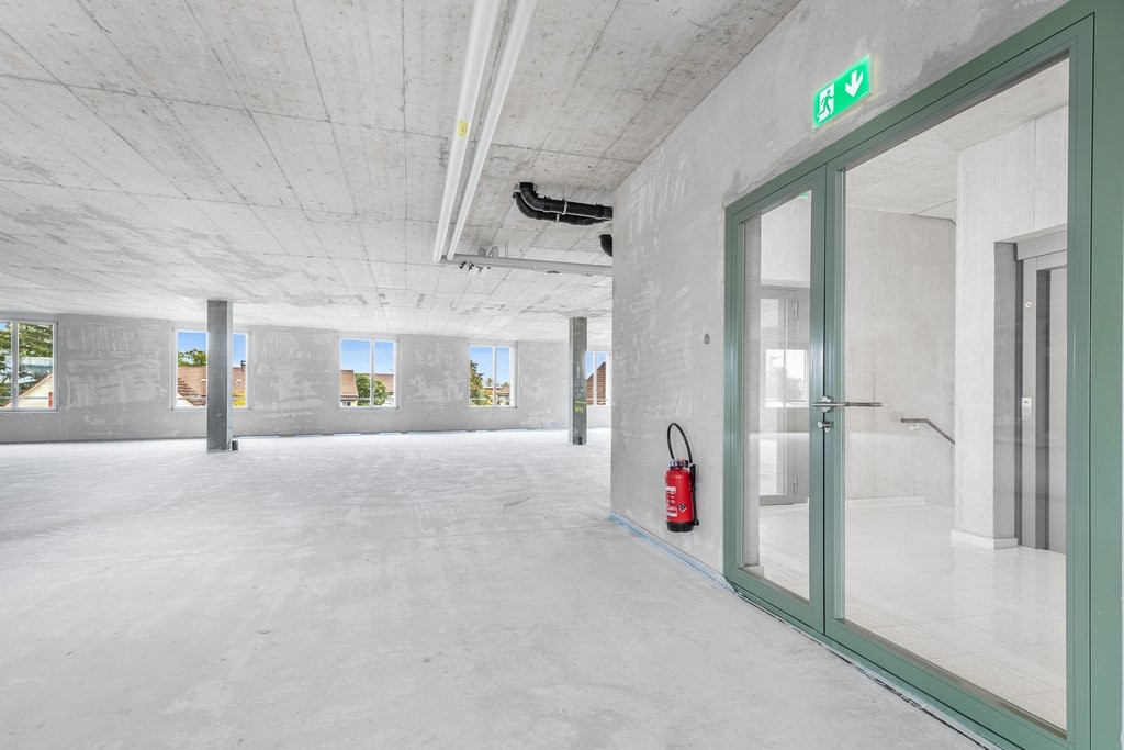 260m² office