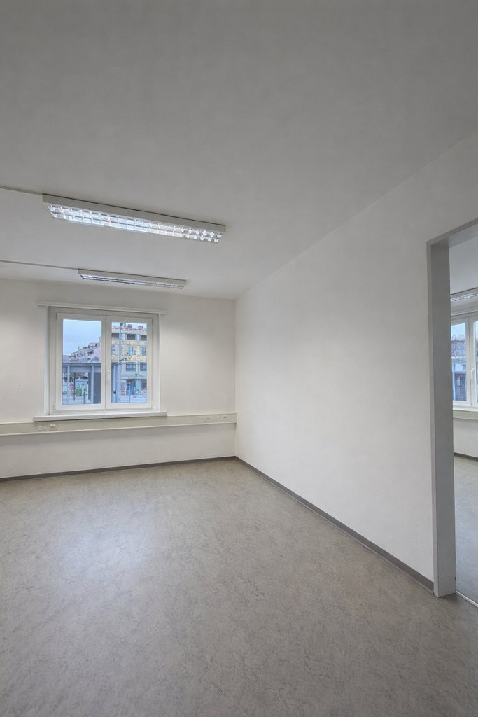 134m² office