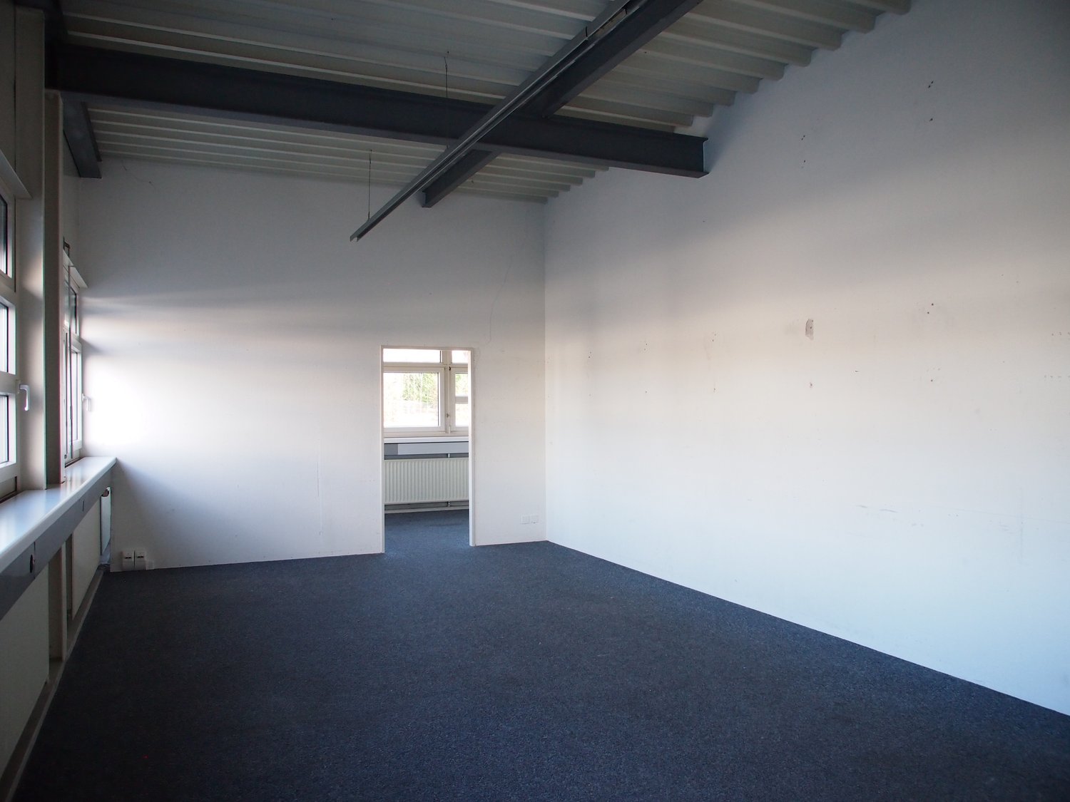 324m² storage room