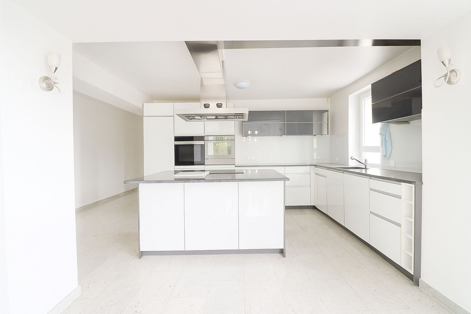 10 rooms apartment
