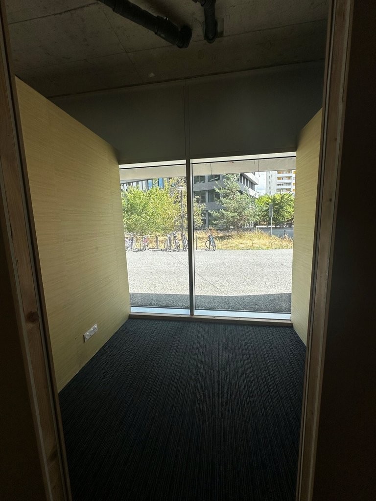 102m² commercial
