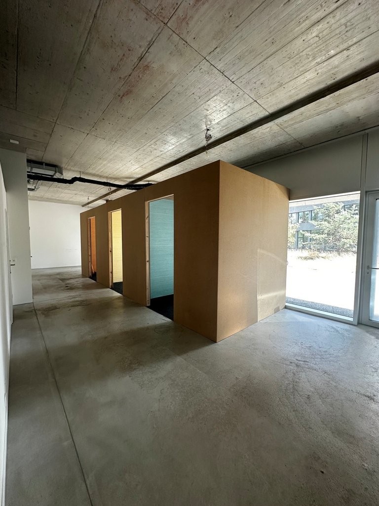 102m² commercial