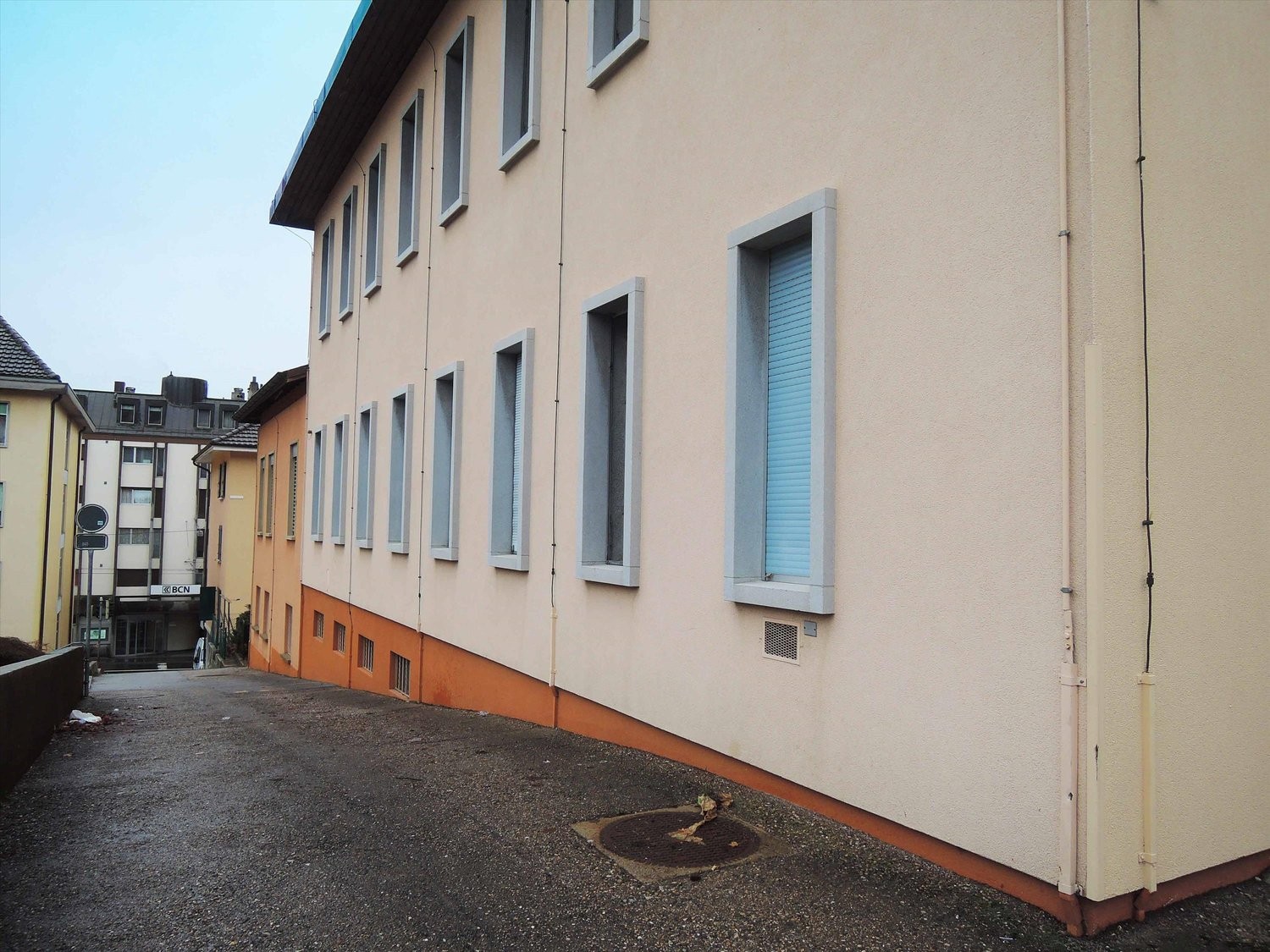 76m² storage room