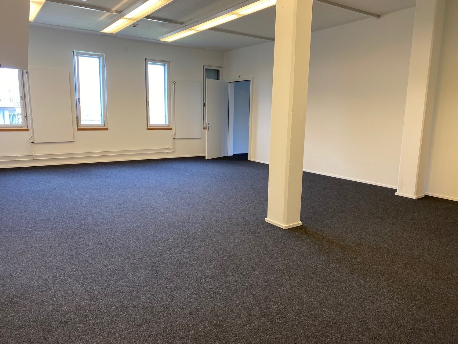 76m² storage room