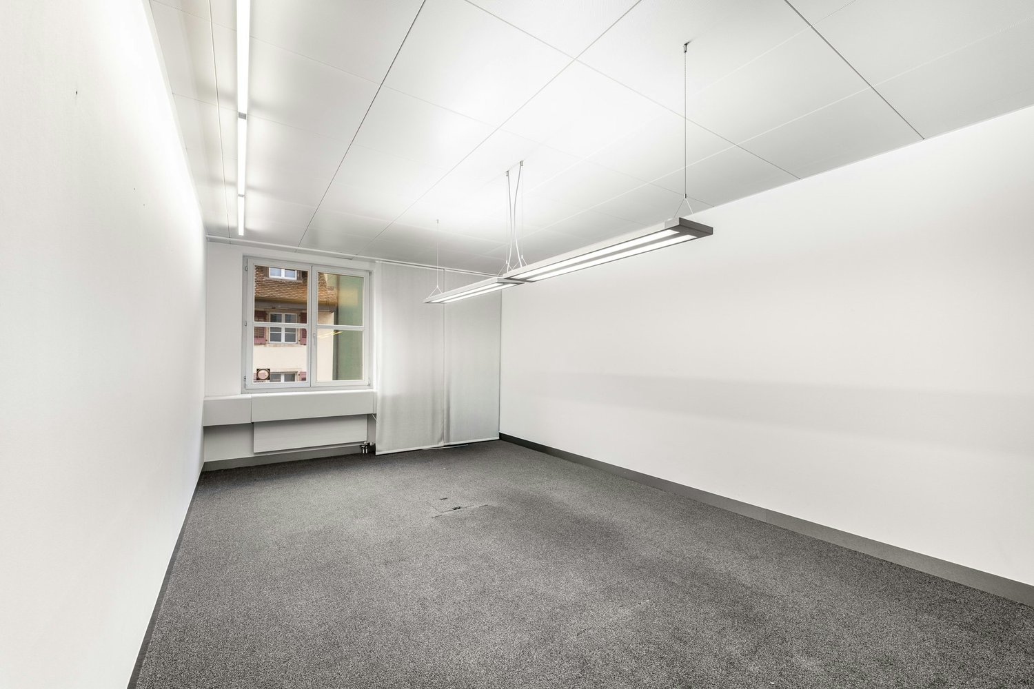 475m² office