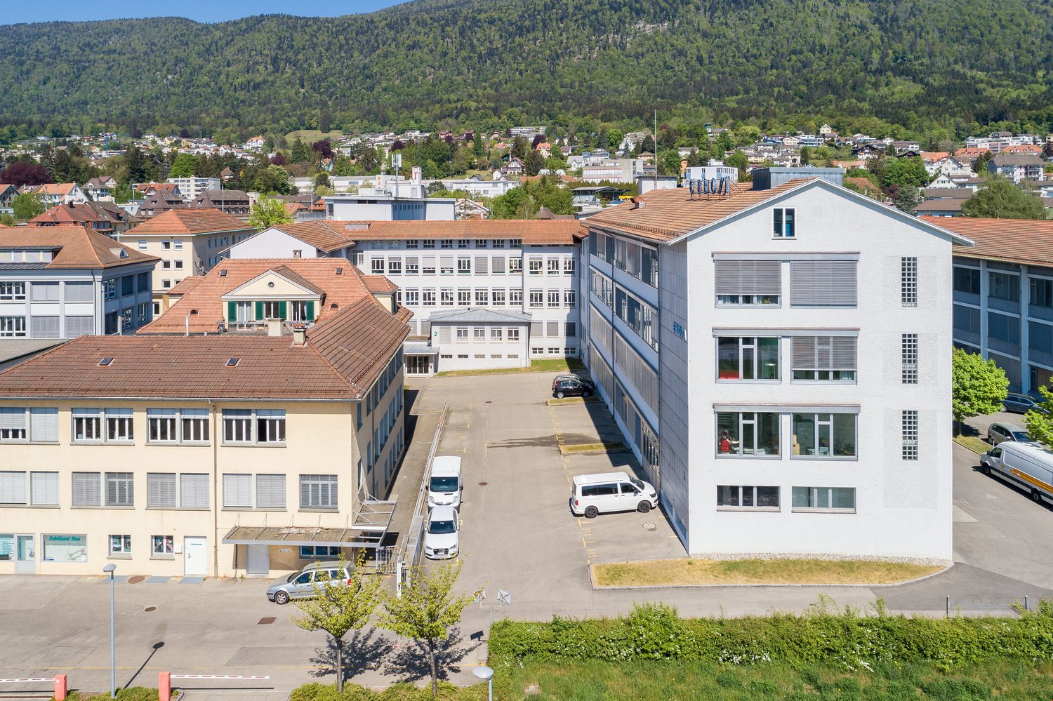 65m² commercial