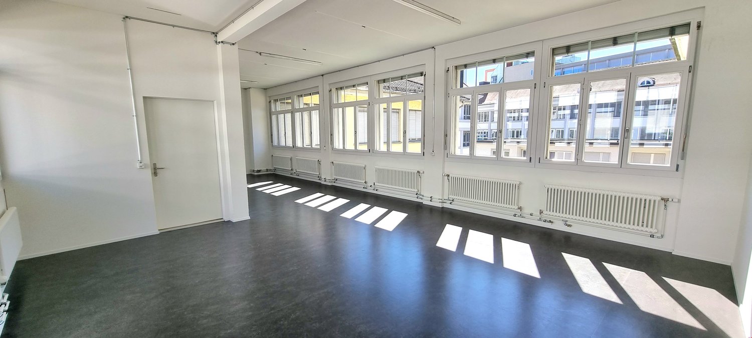 65m² commercial