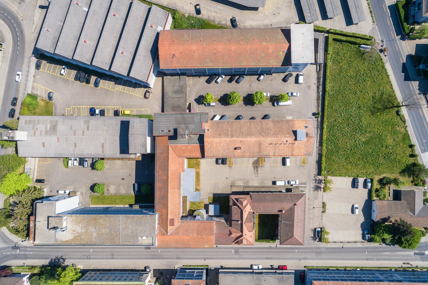 65m² commercial