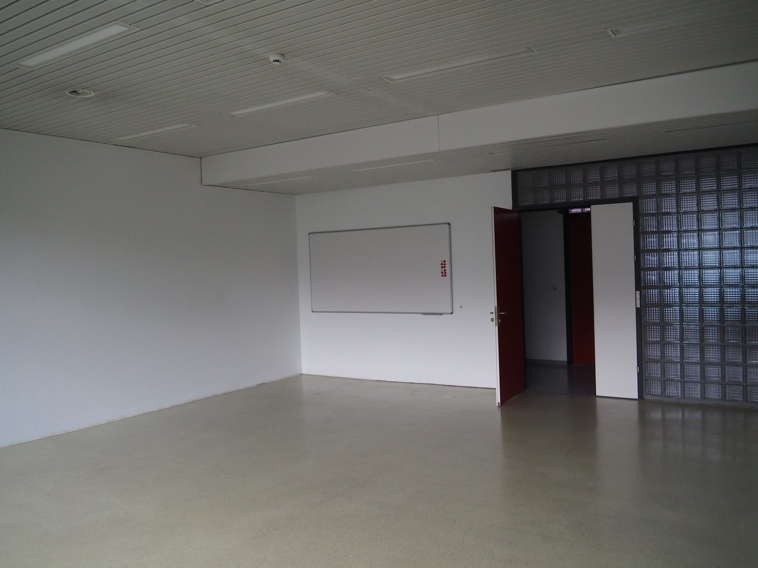 58m² office