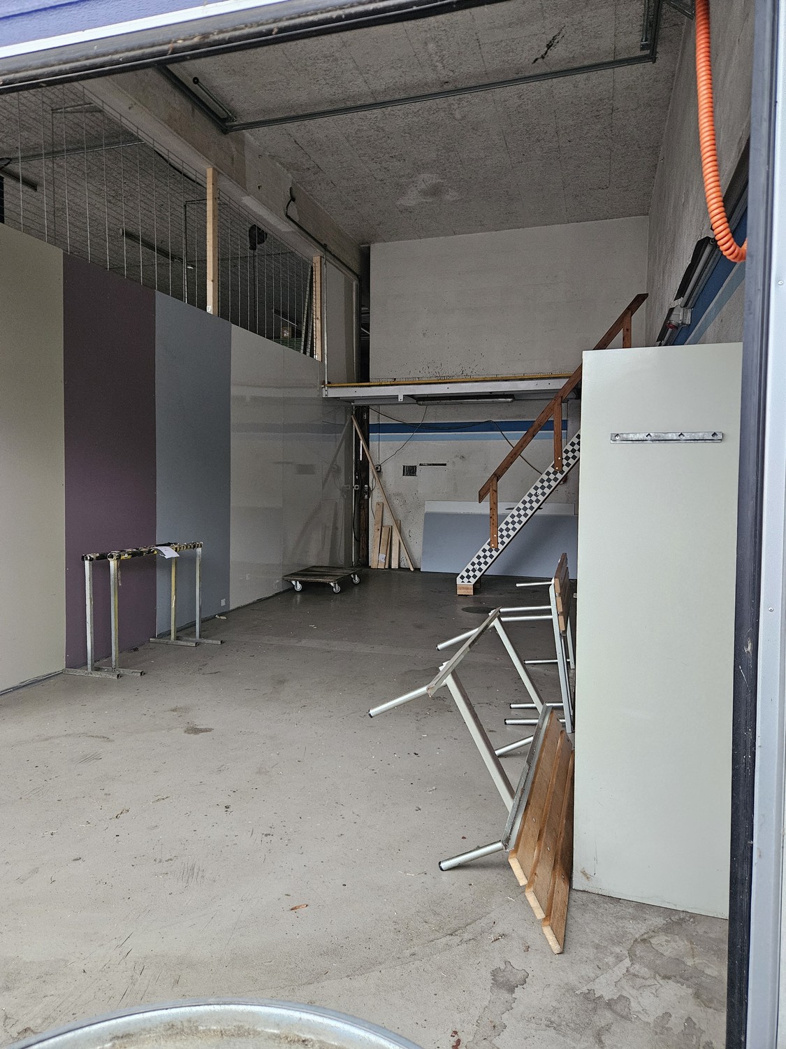 80m² commercial