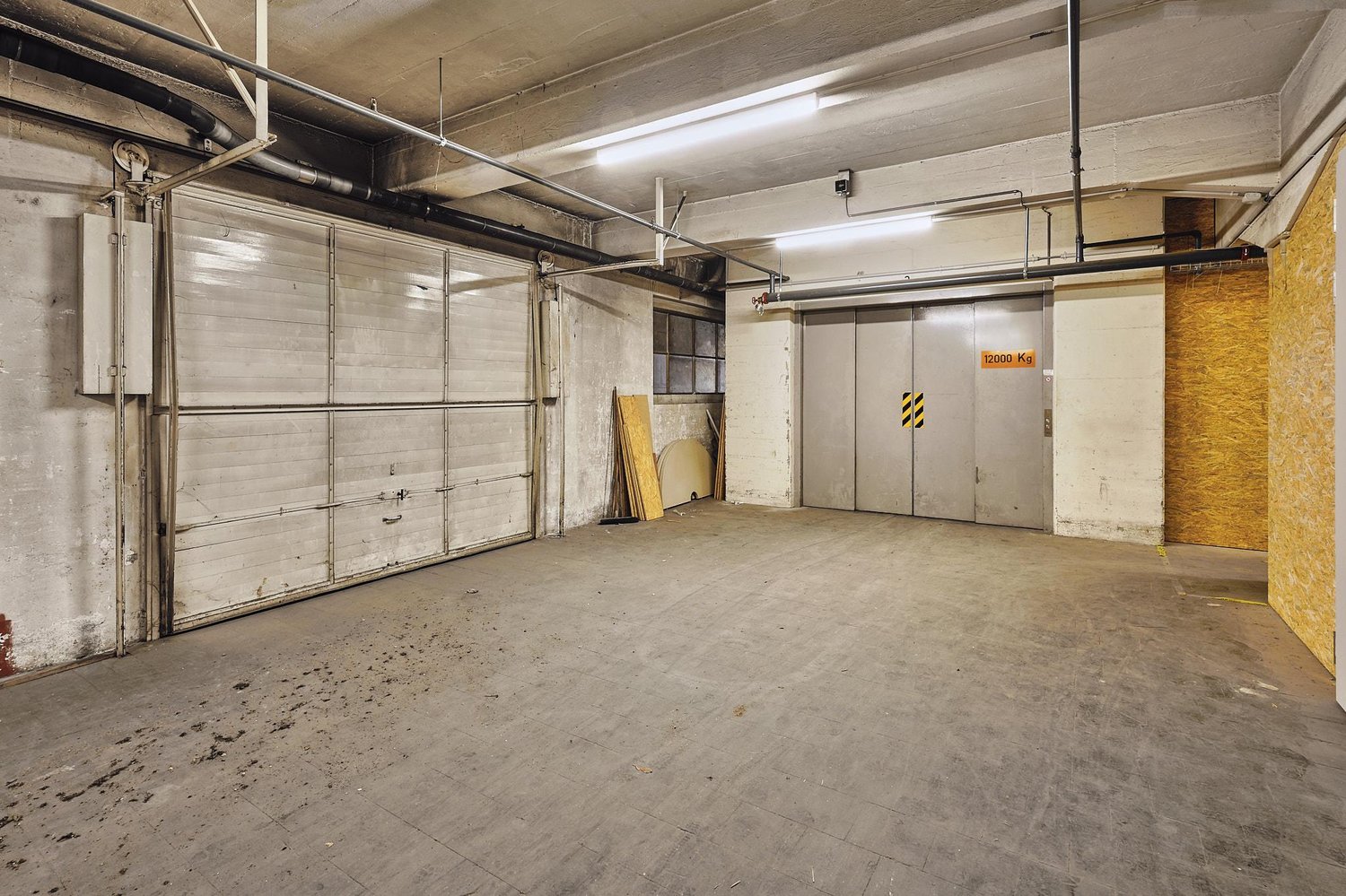 584m² commercial