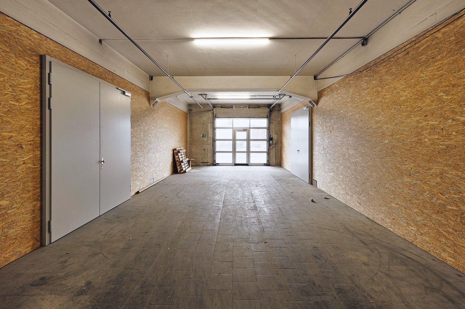 584m² commercial
