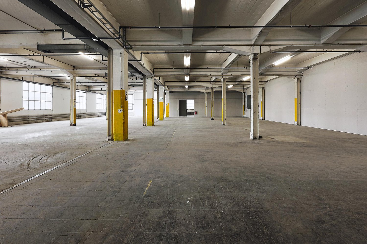 584m² commercial