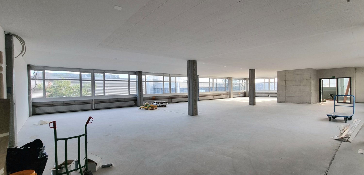 349m² office