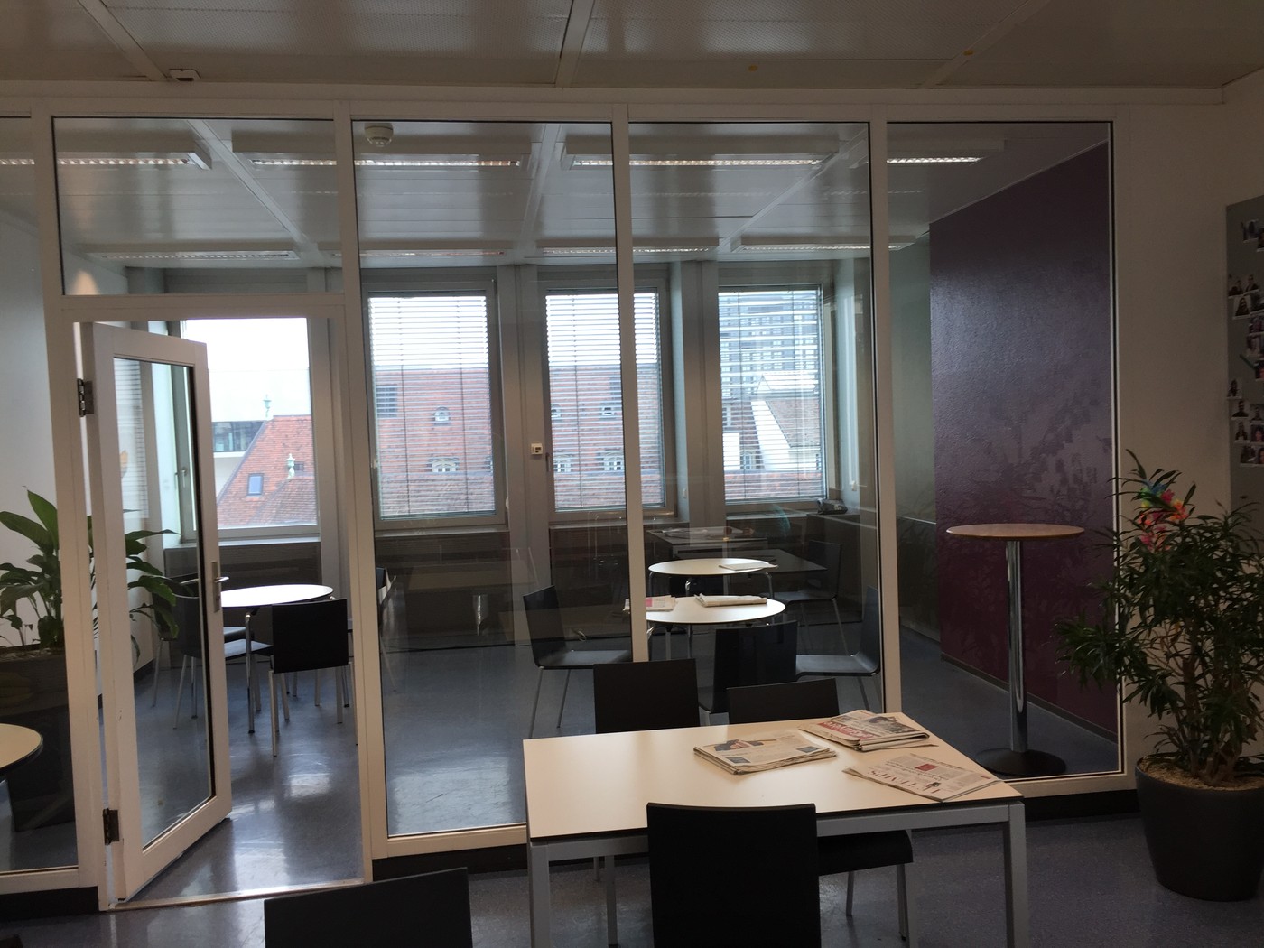 583m² office