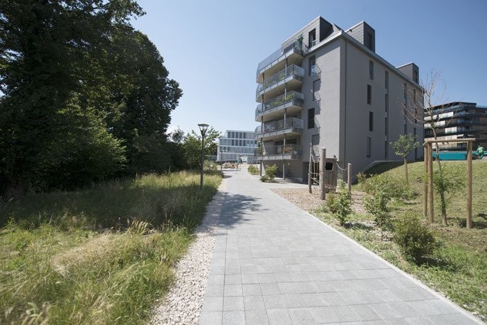Covered bike parking

Parking space for motorcycle/scooter located in a common underground parking garage.   
  
Link to register via Flatfox: [ https://flatfox.ch/fr/listing/1465135/submit/ ](https://flatfox.ch/fr/listing/1465135/submit/)   
  
**For any additional information about this property o