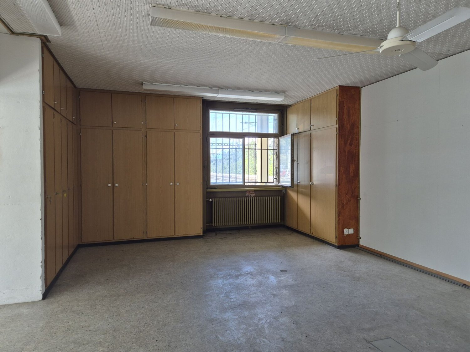 160m² office