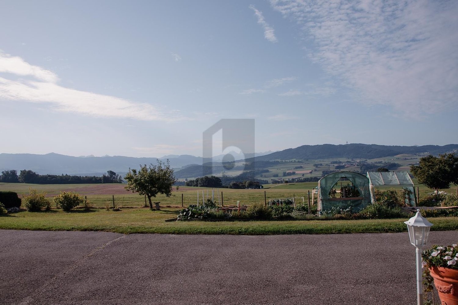 8 ½ rooms farm house