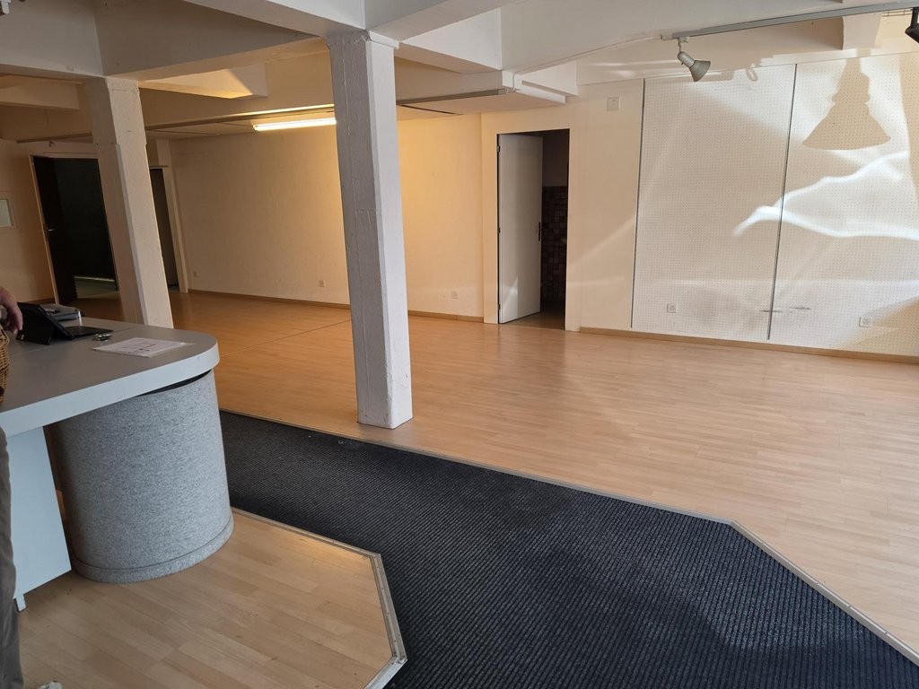 156m² shop