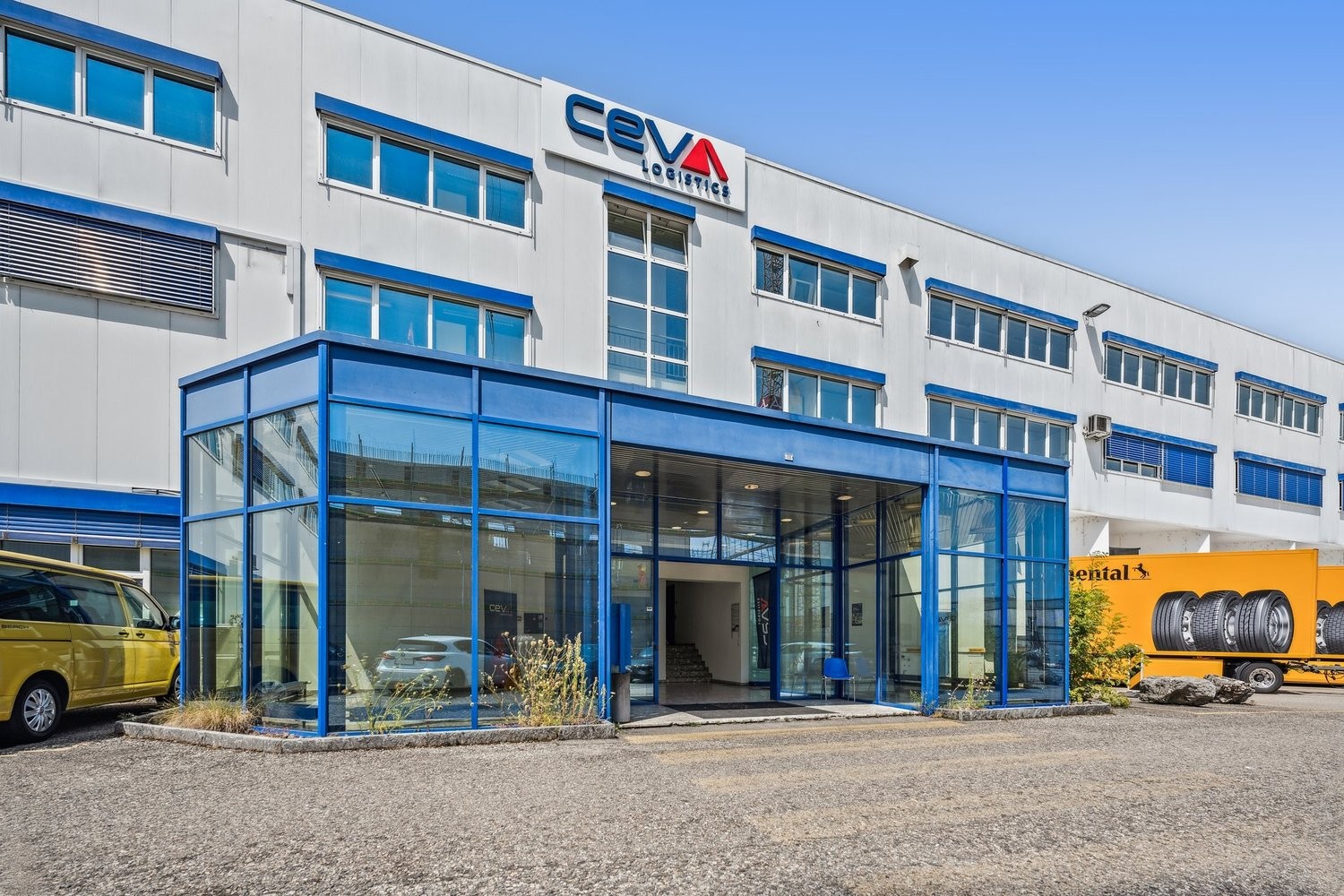 815m² office