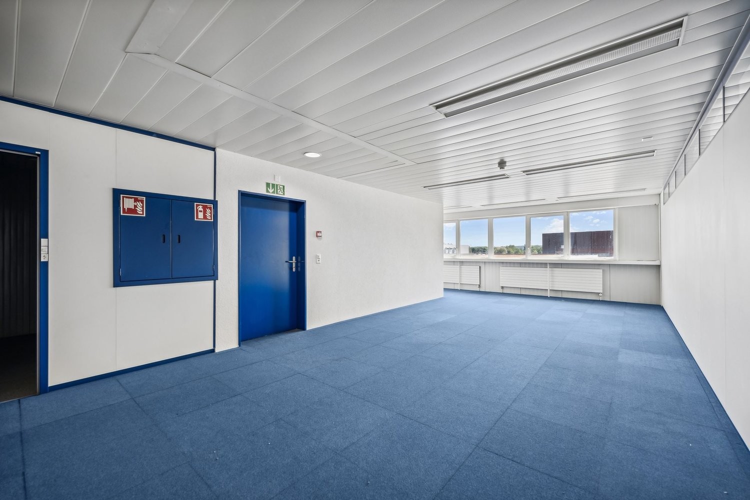 815m² office