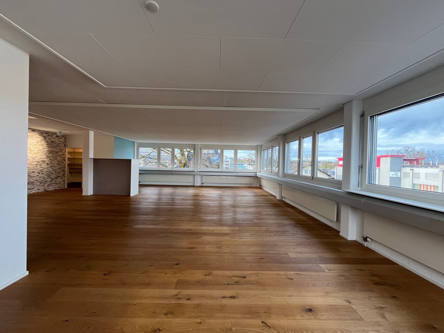 216m² commercial