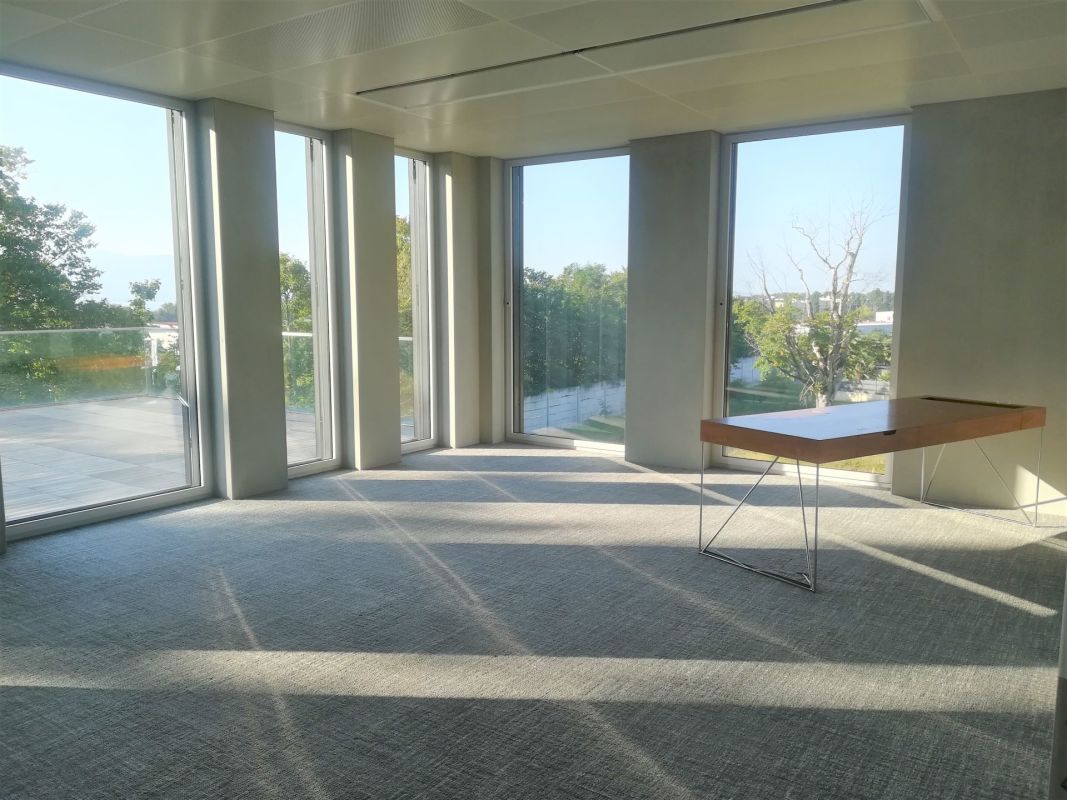 450m² office