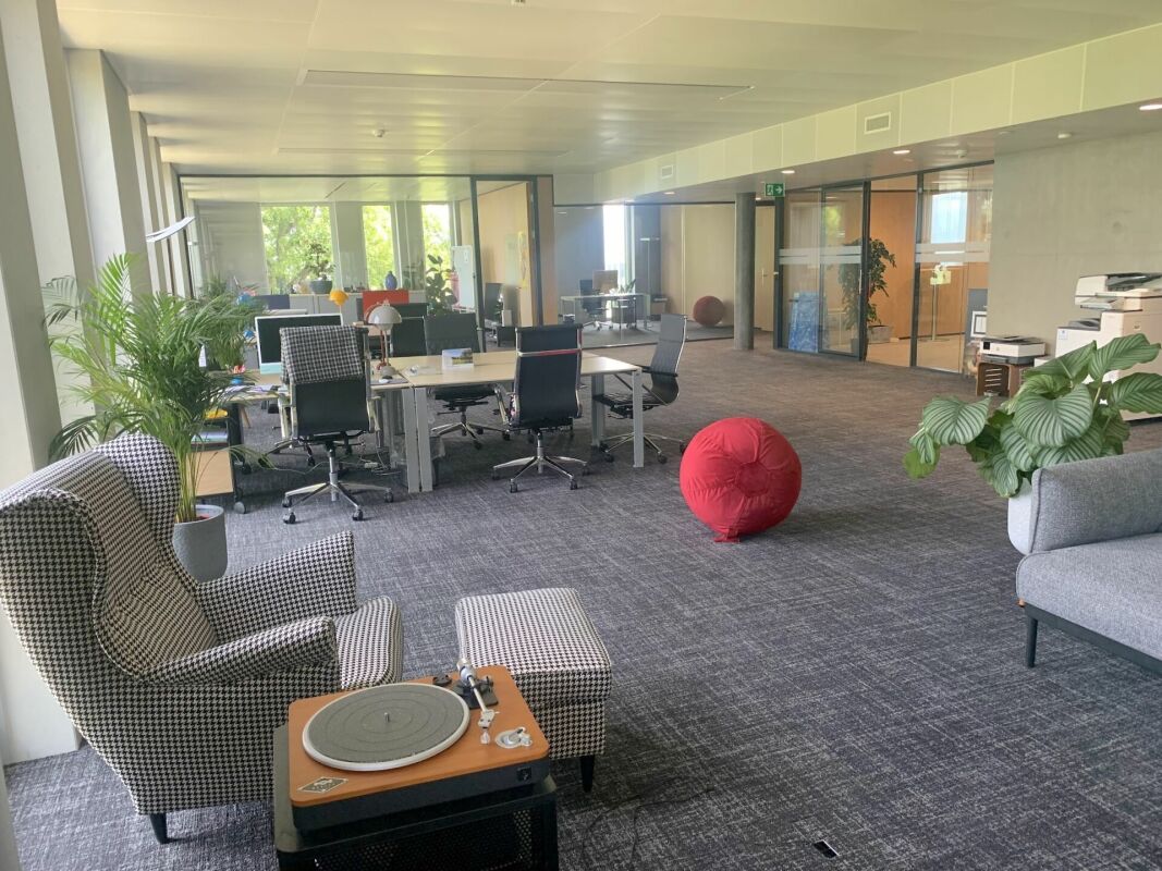 450m² office