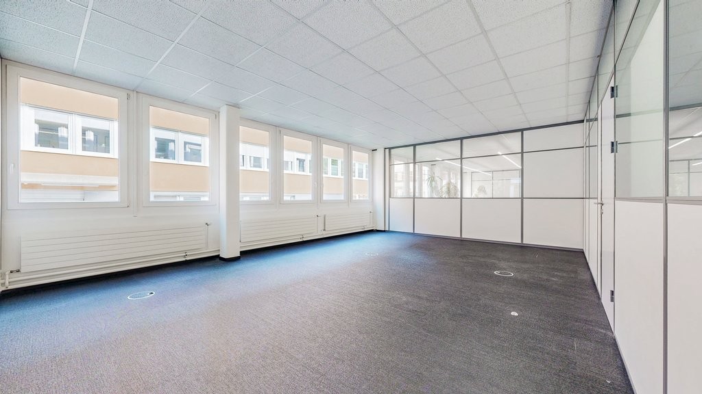 220m² office