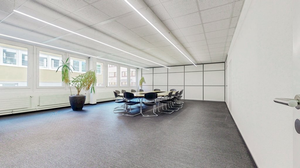 220m² office