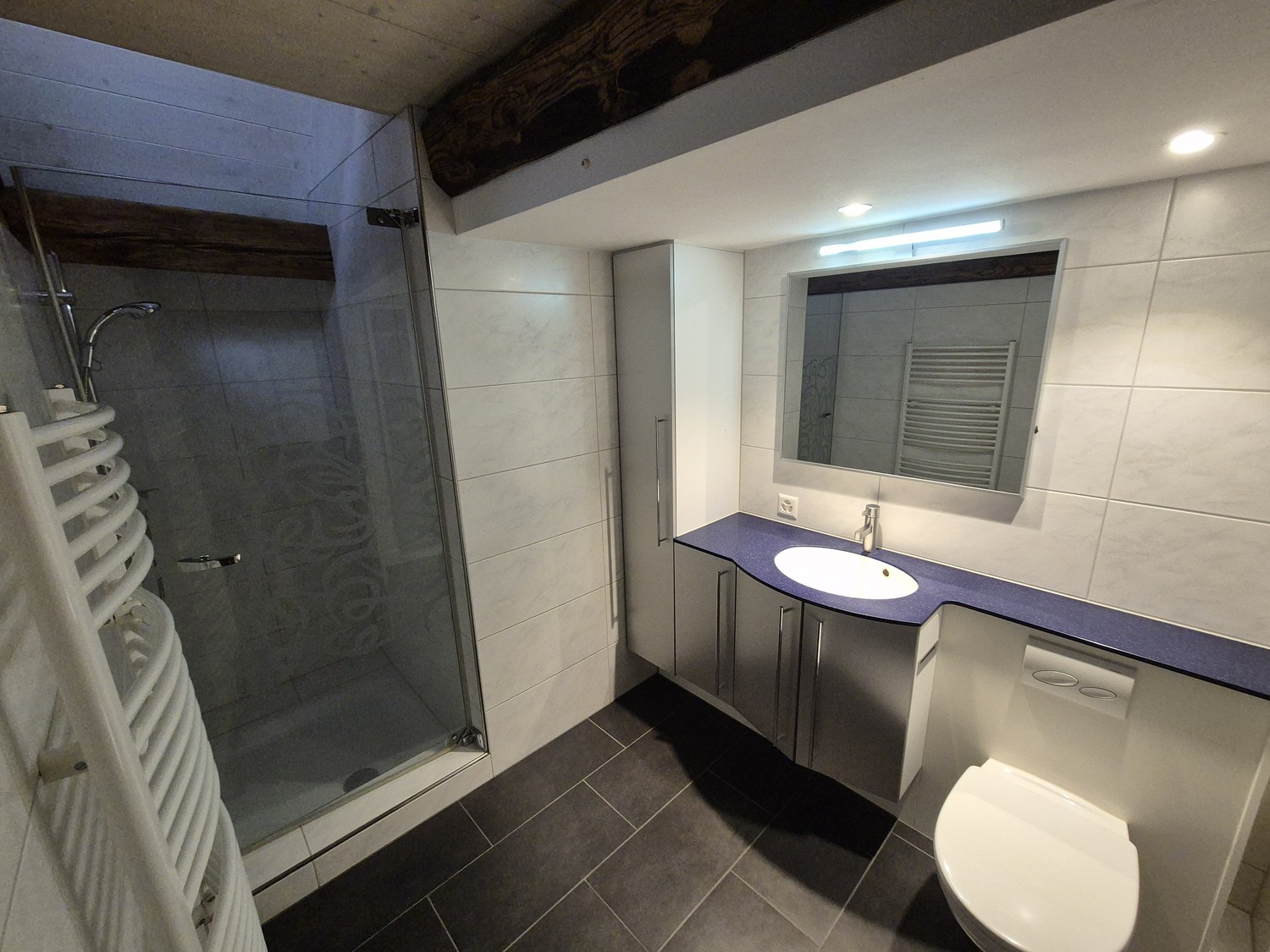 Bel appartement de vieille ville rénové avec balcon