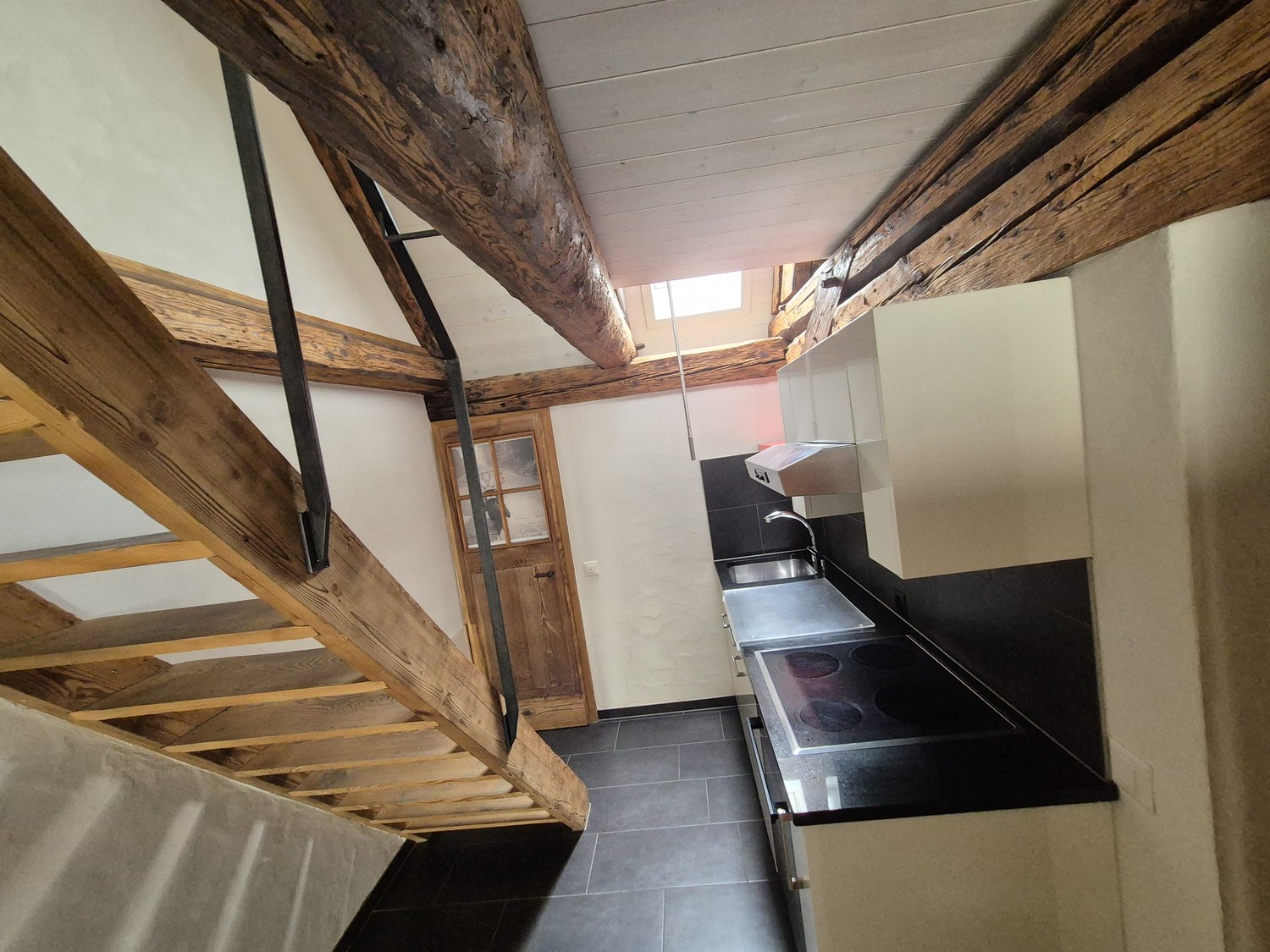 Bel appartement de vieille ville rénové avec balcon