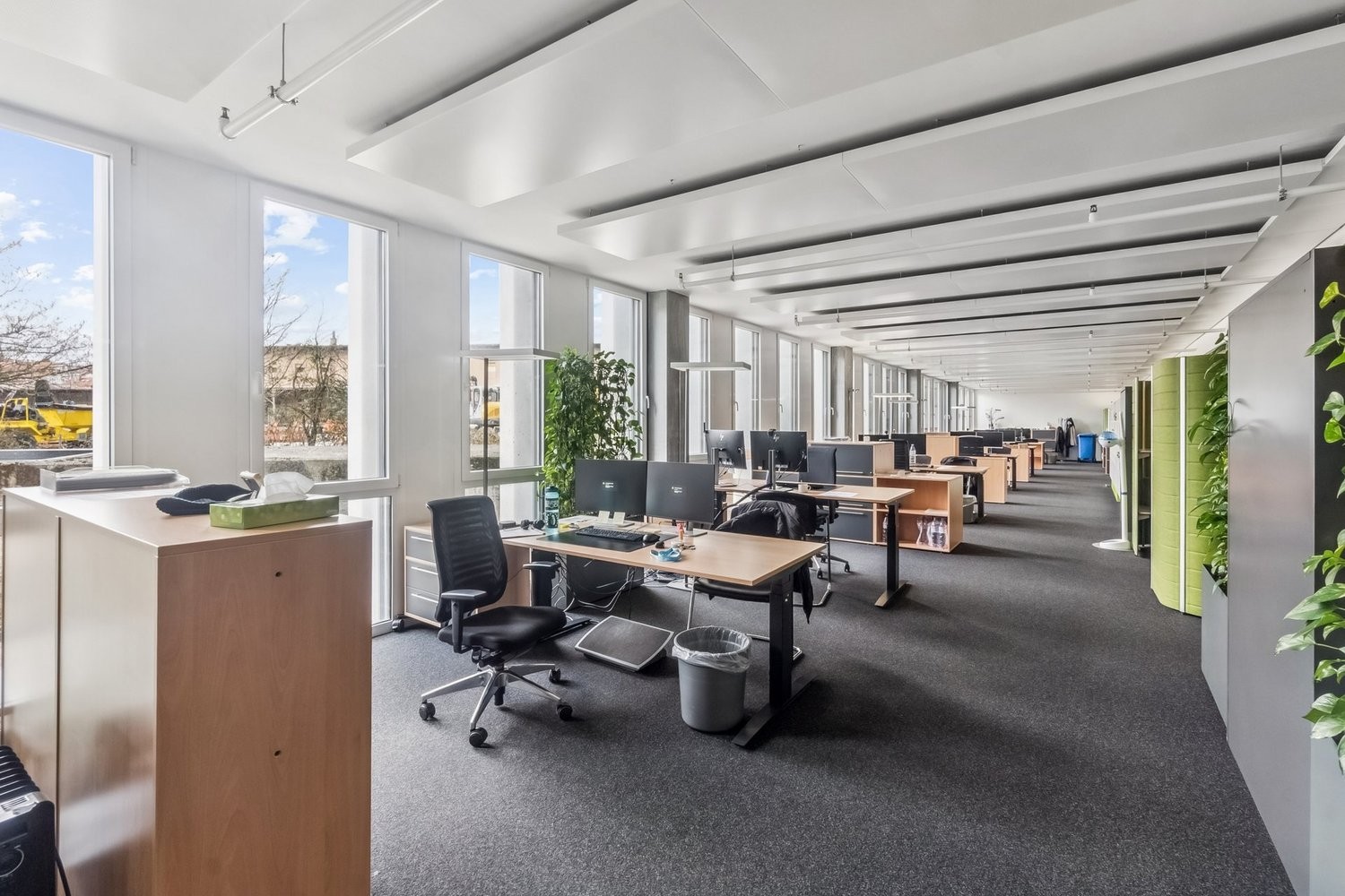 347m² office