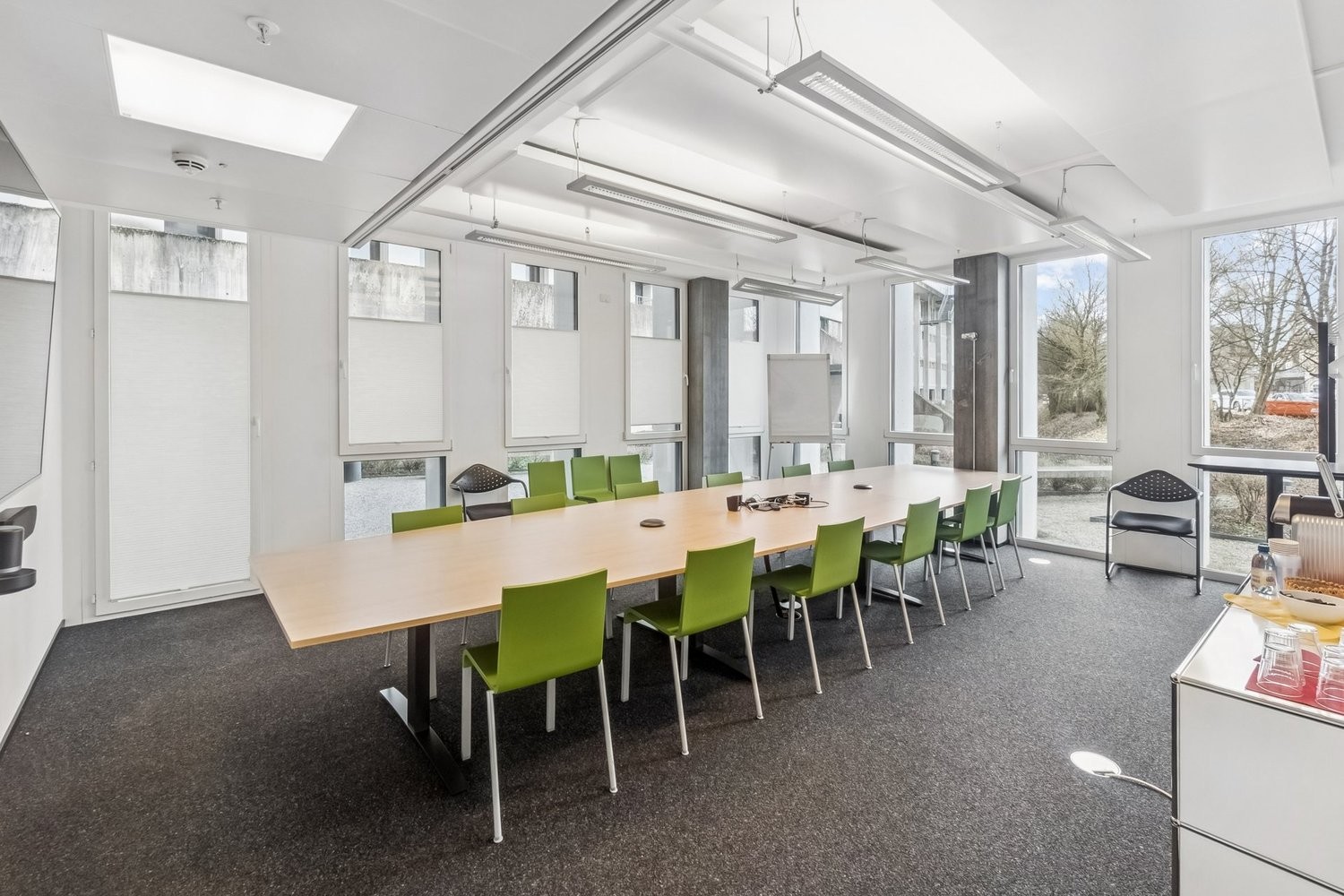 347m² office