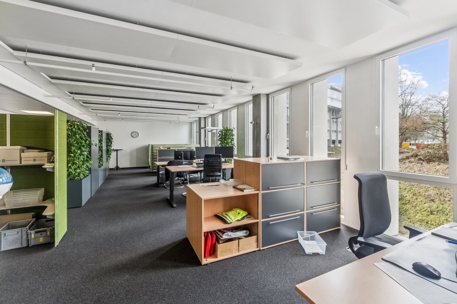 347m² office