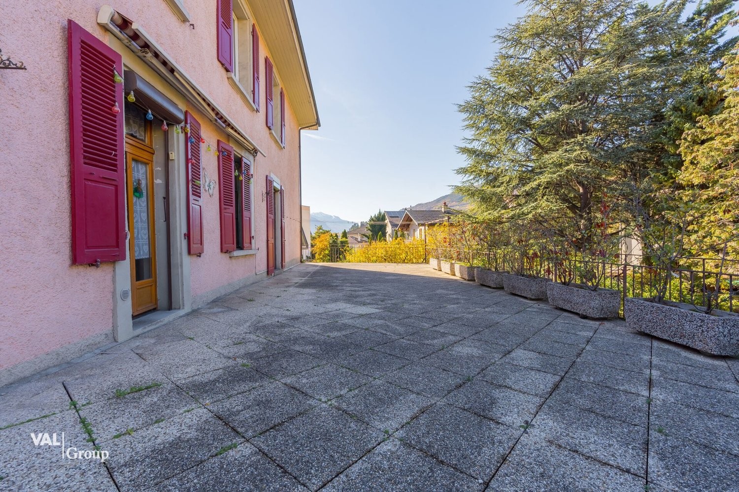 8 rooms apartment