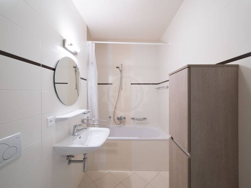 5 rooms apartment