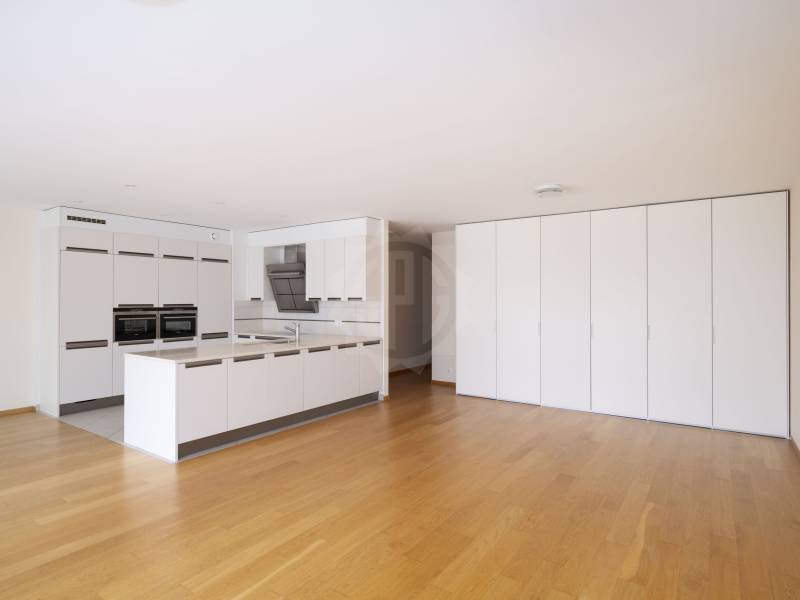 5 rooms apartment