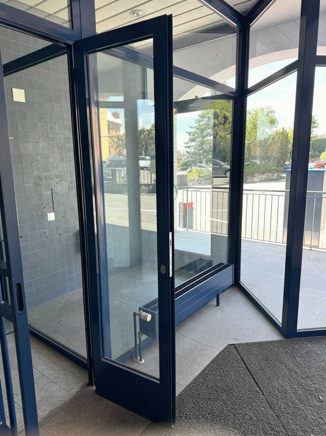 70m² commercial