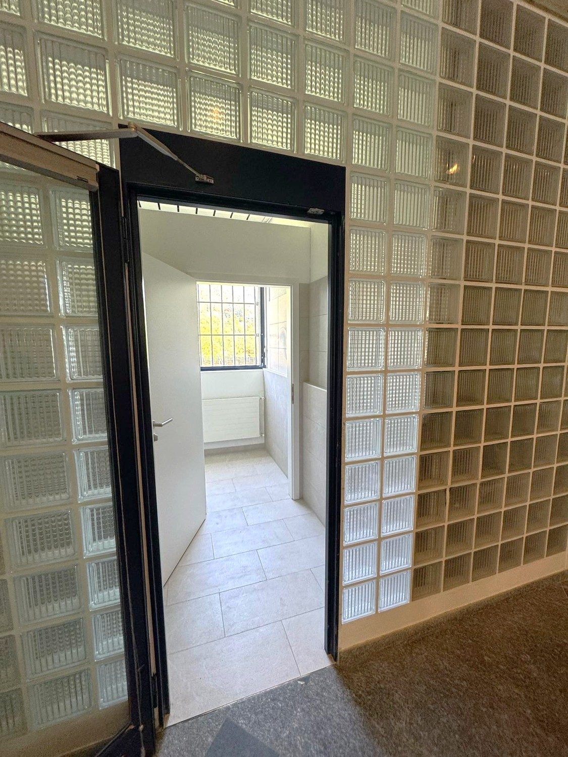 70m² commercial