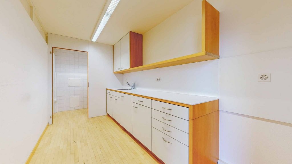 130m² office