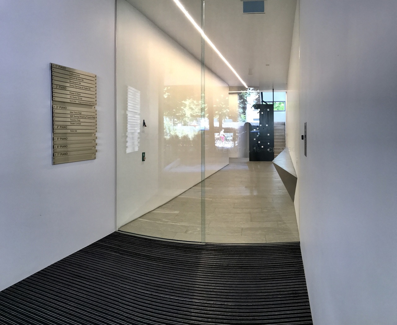 440m² office