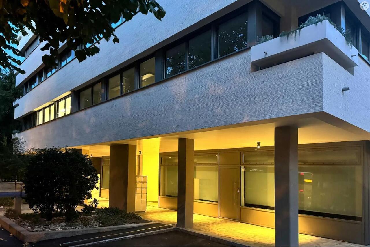 440m² office