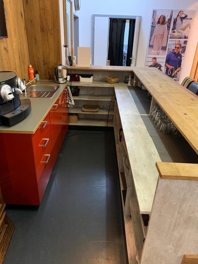 318m² commercial