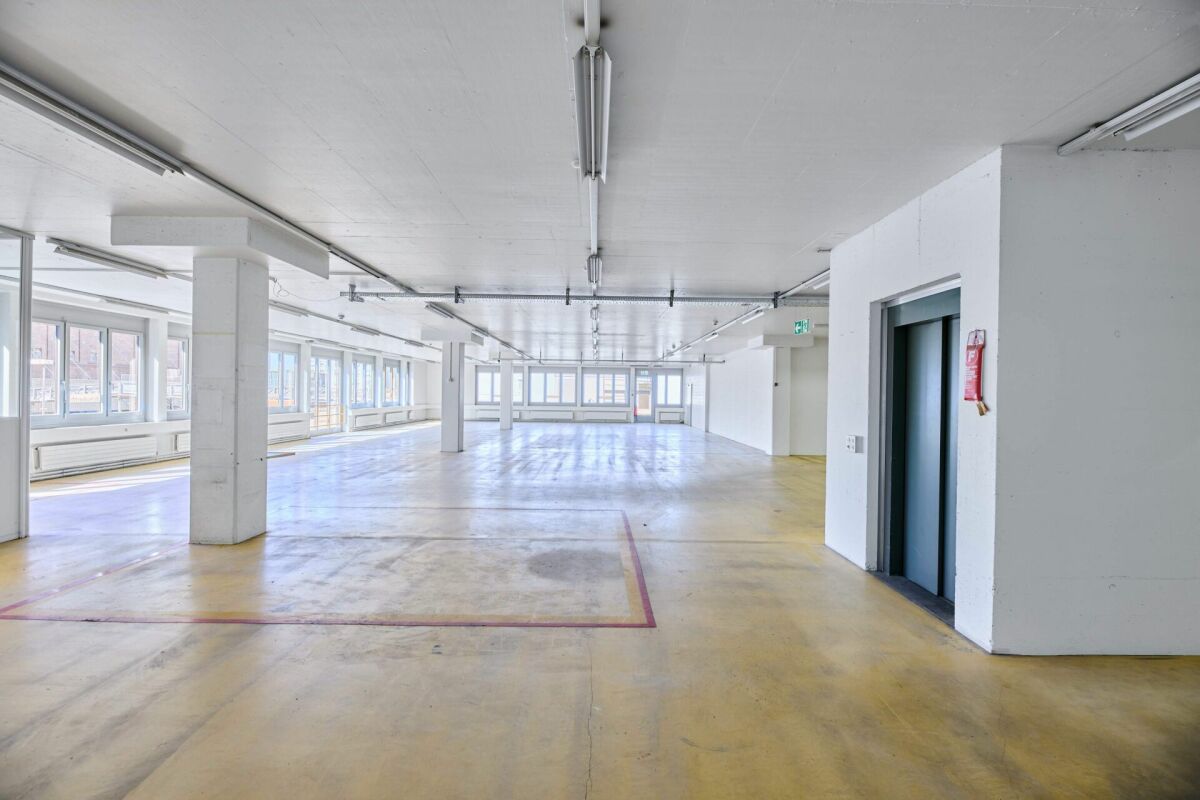 832m² commercial