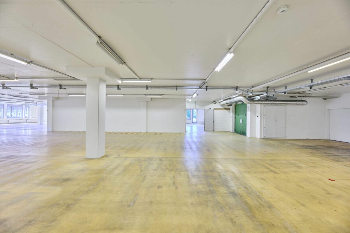 832m² commercial