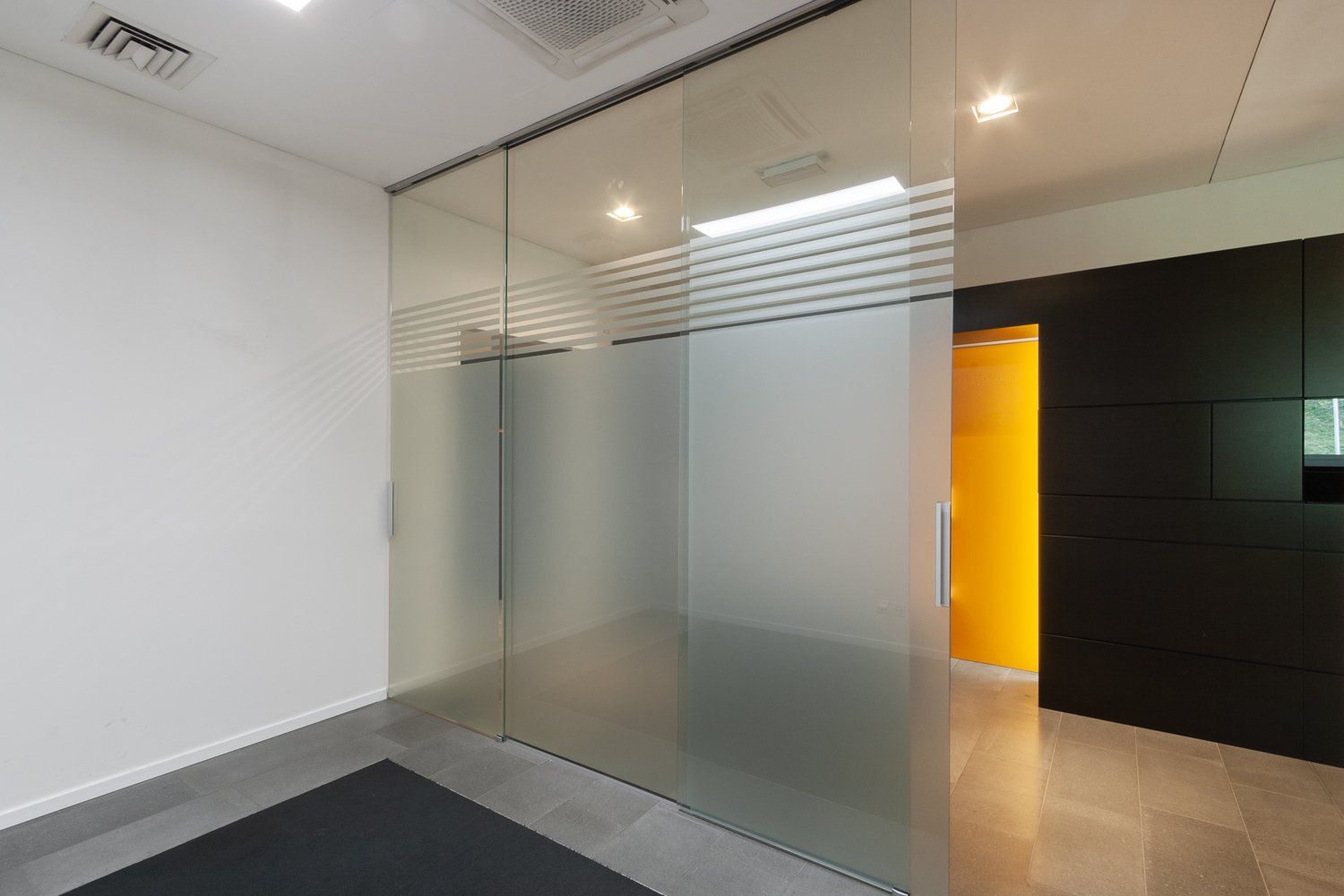 233m² office