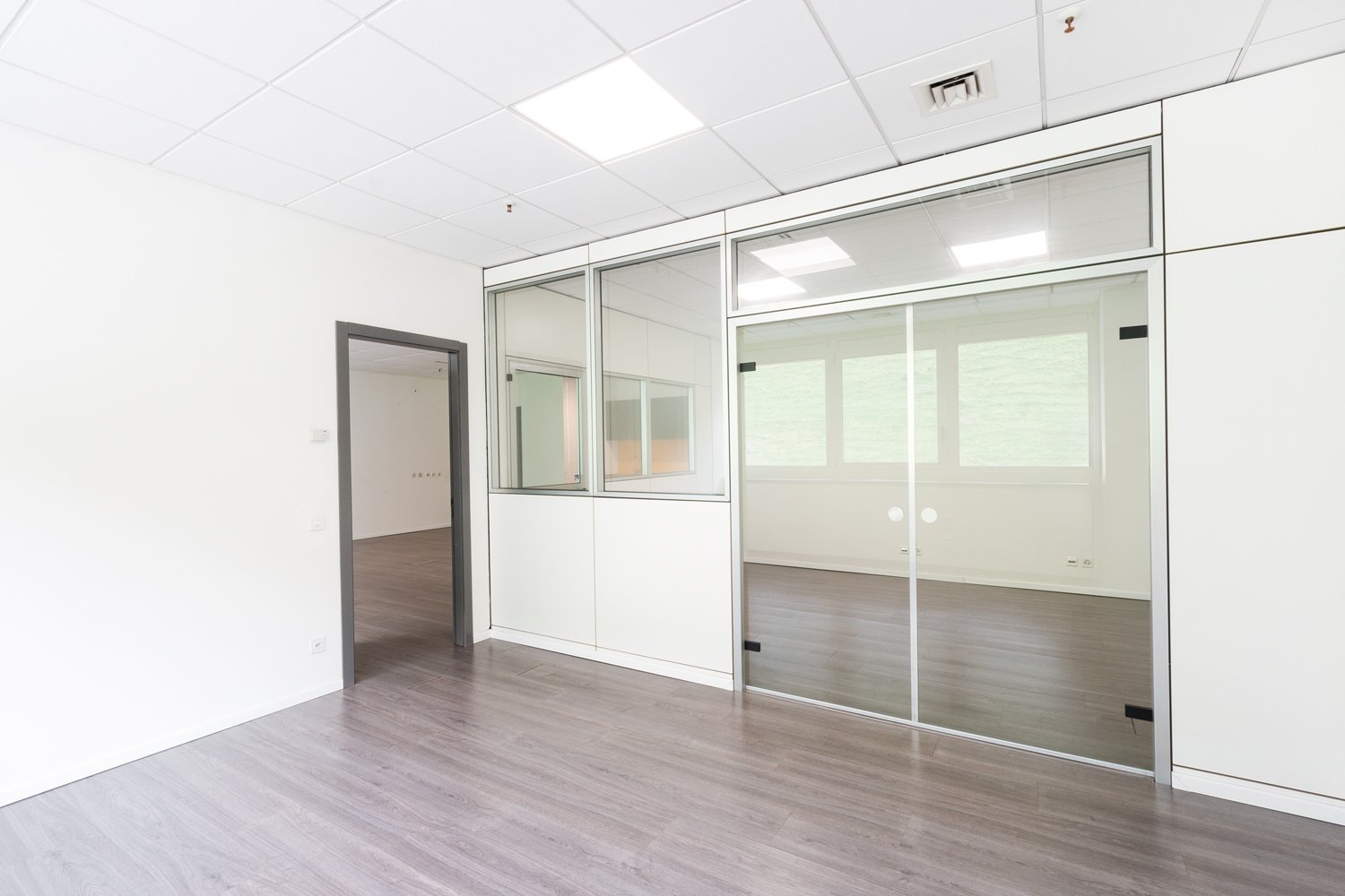 233m² office