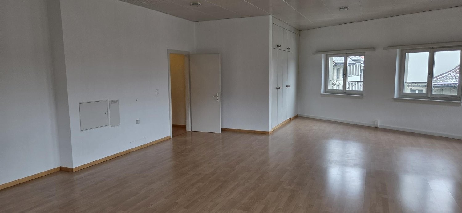 100m² office